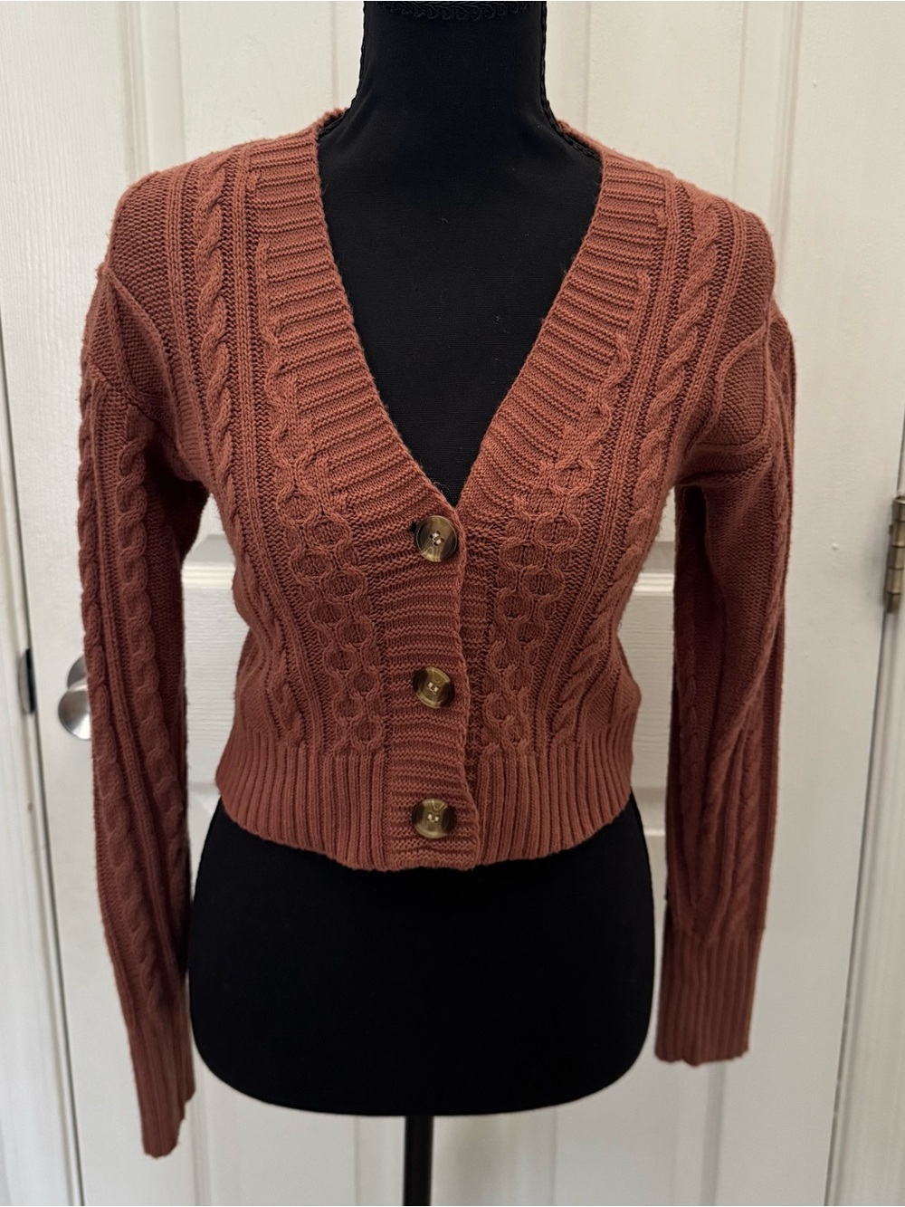 iris Cropped Cable Knit Cardigan in Rust Brown